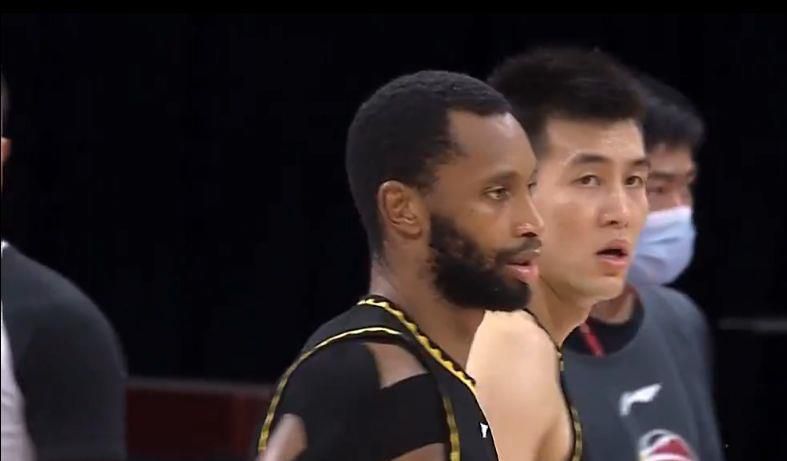 被淋湿的她们