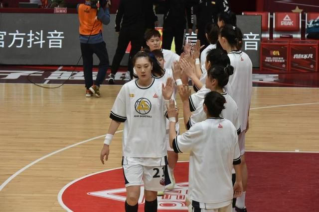 美女张开腿让男人桶